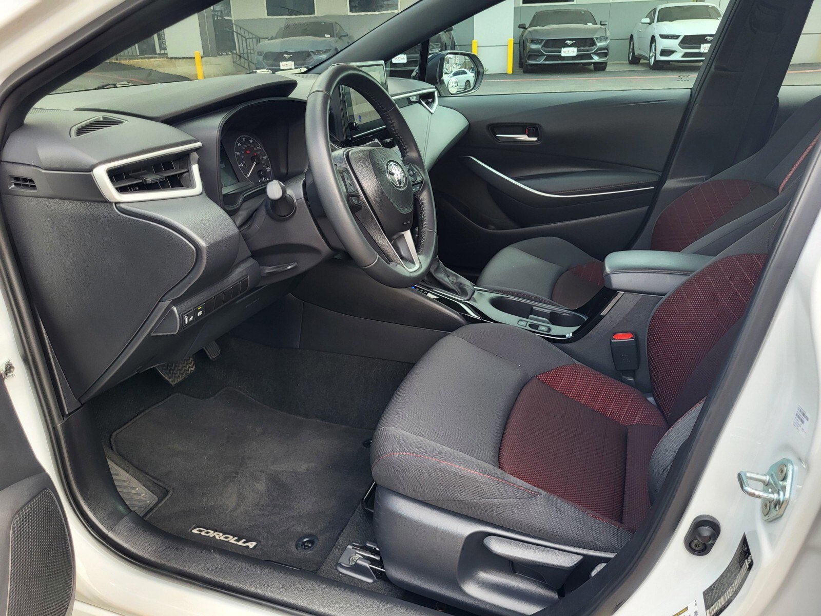 Used 2025 Toyota Corolla SE image 19