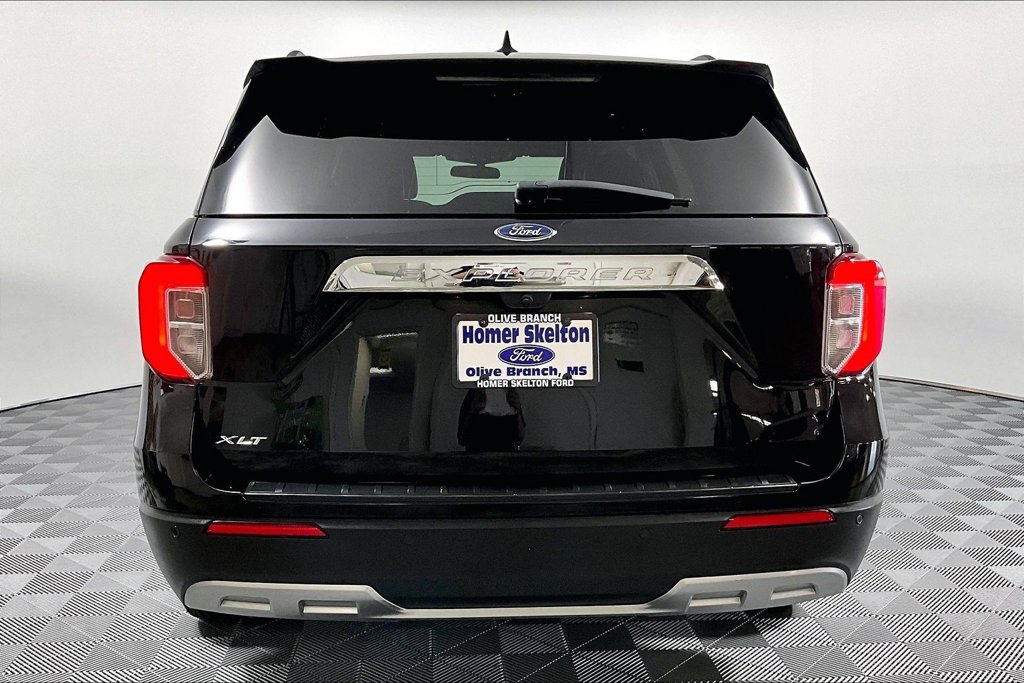 Certified 2024 Ford Explorer XLT w/ Equipment Group 202A RWD image 4