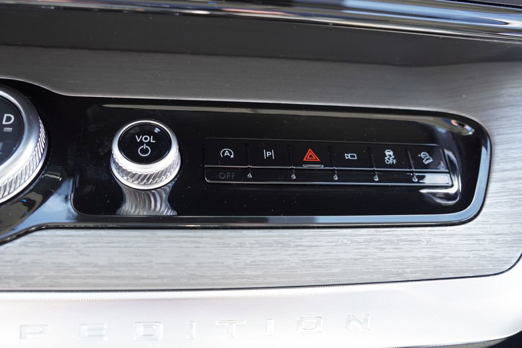 Certified 2025 Ford Expedition Max Platinum image 33