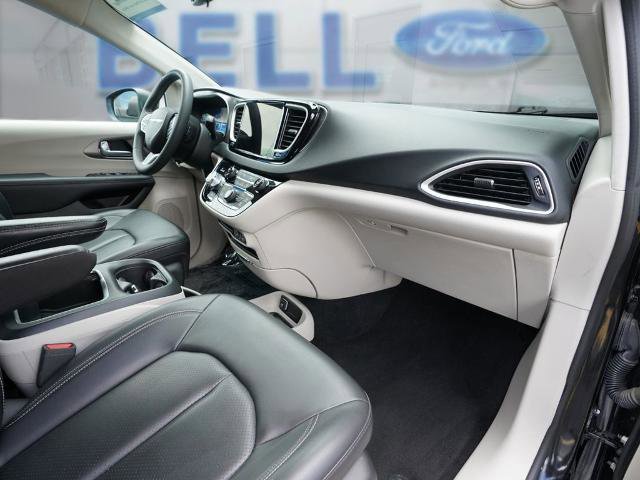 Used 2023 Chrysler Pacifica Touring-L FWD image 21