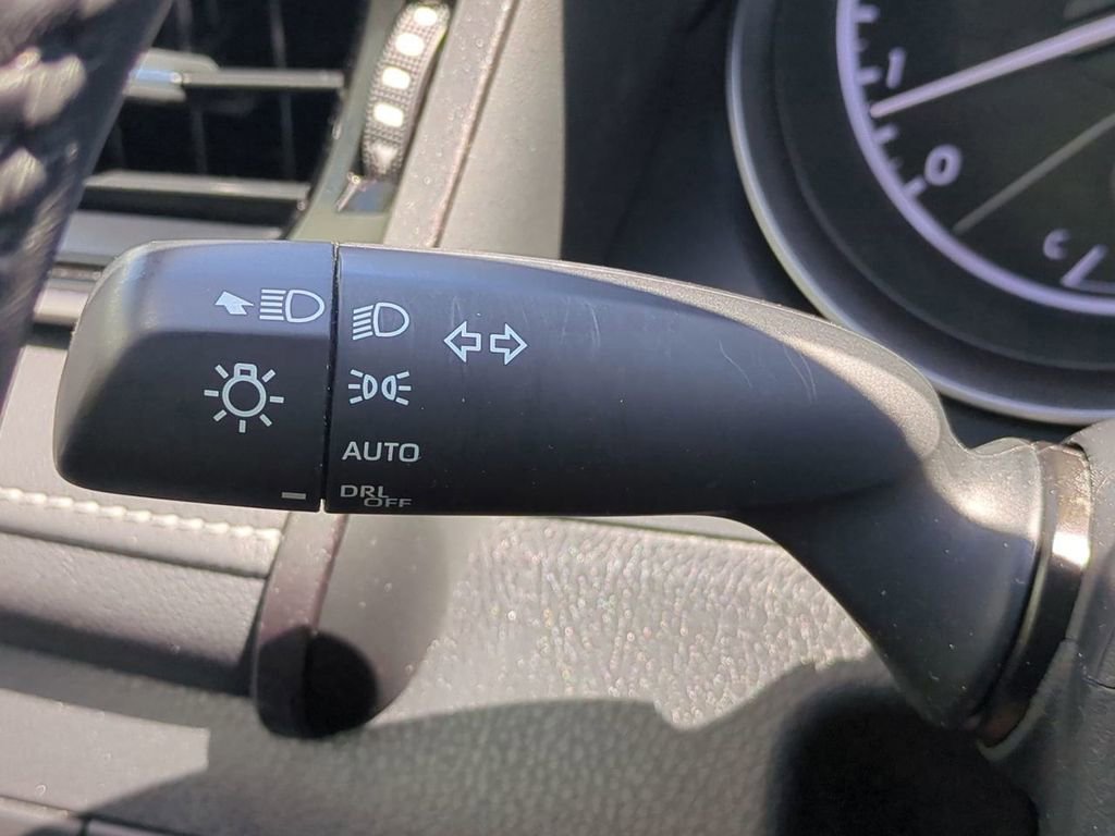 Used 2023 Toyota Camry SE image 26