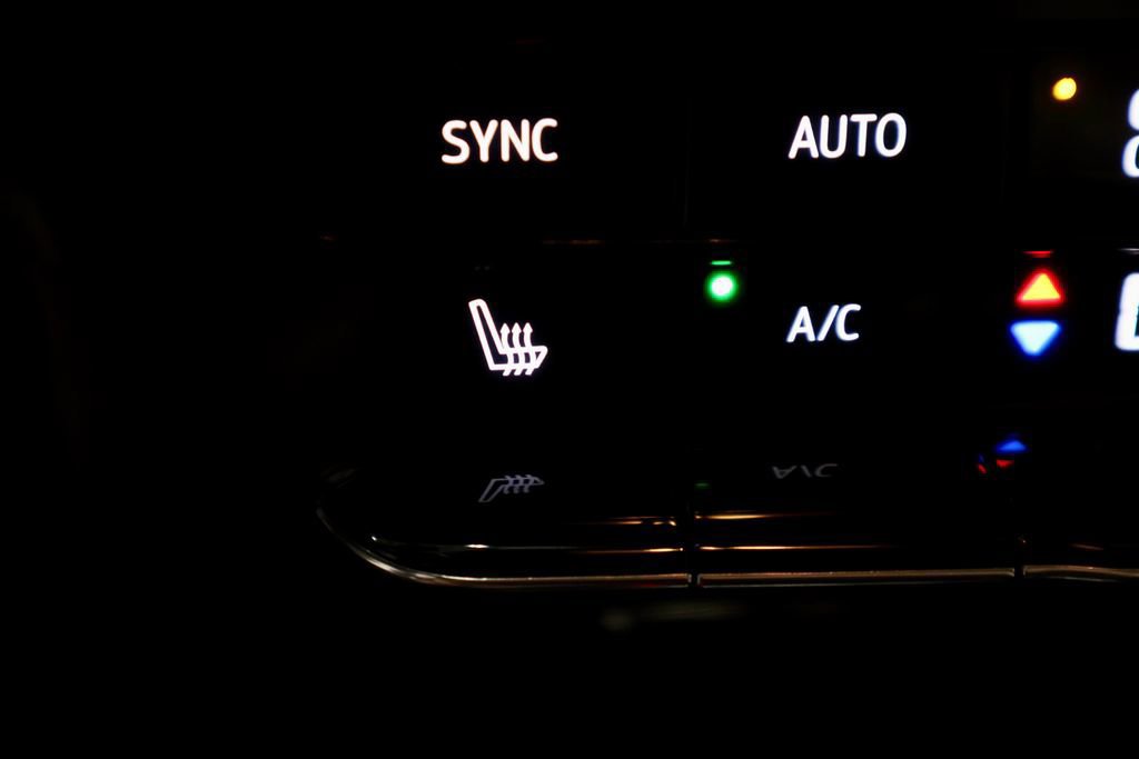 Used 2024 Buick Encore GX Avenir w/ Avenir Technology Package image 11