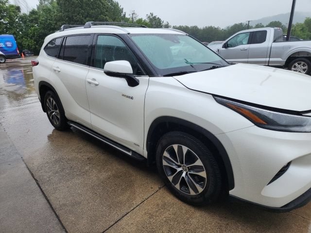 Used 2021 Toyota Highlander XLE AWD/4WD image 21