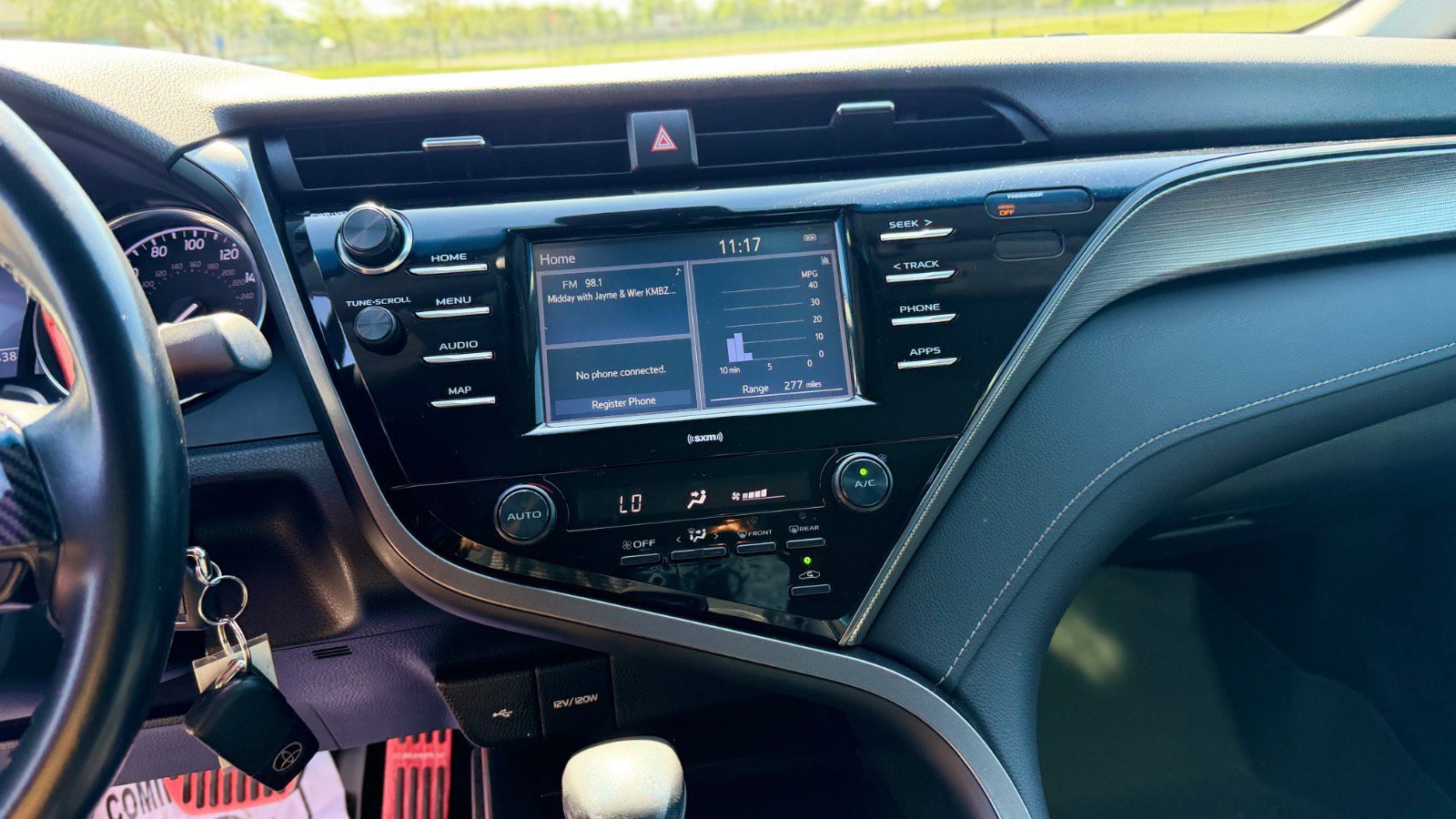 Used 2020 Toyota Camry SE FWD image 31