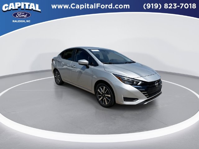 Used 2025 Nissan Versa SV FWD image 2