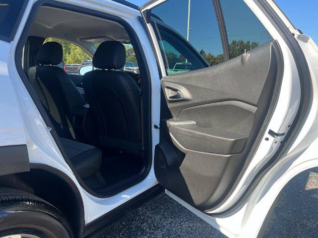 Used 2025 Chevrolet Trax LT w/ LT Convenience Package FWD image 37