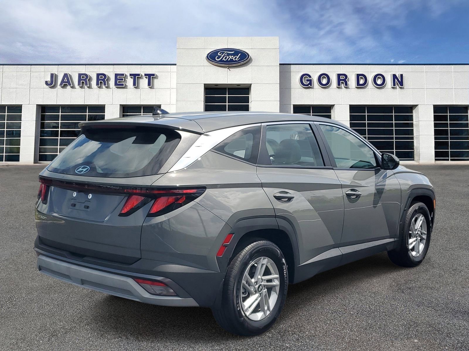 Used 2025 Hyundai Tucson SE image 3