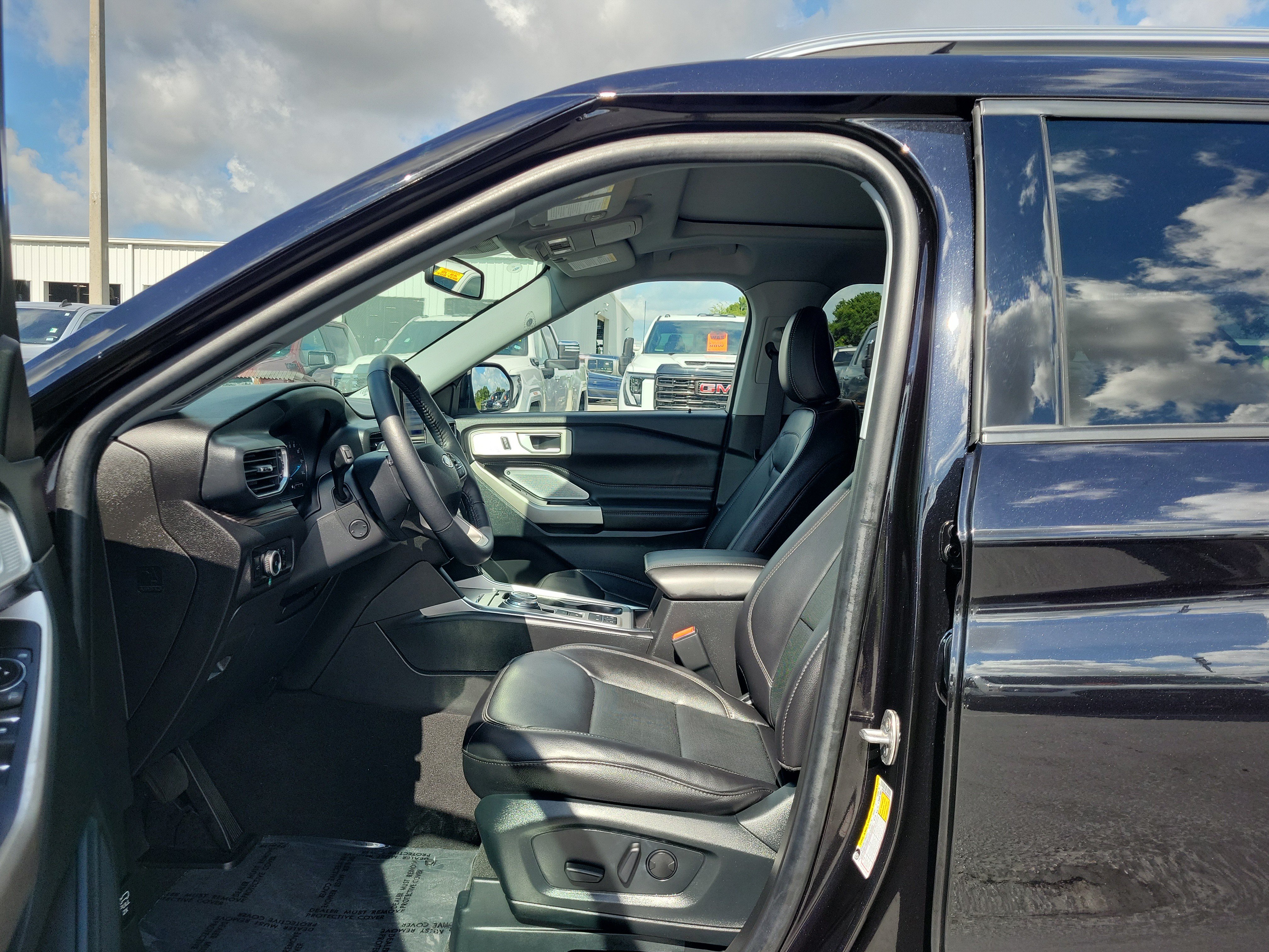 Certified 2023 Ford Explorer Limited w/ Limited Technology Package RWD image 21