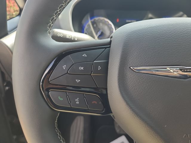 Used 2025 Chrysler Pacifica Limited FWD image 27