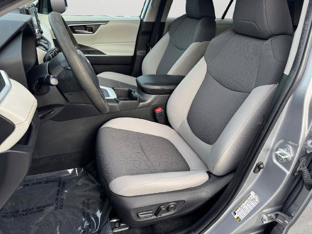 Used 2022 Toyota RAV4 XLE AWD/4WD image 14