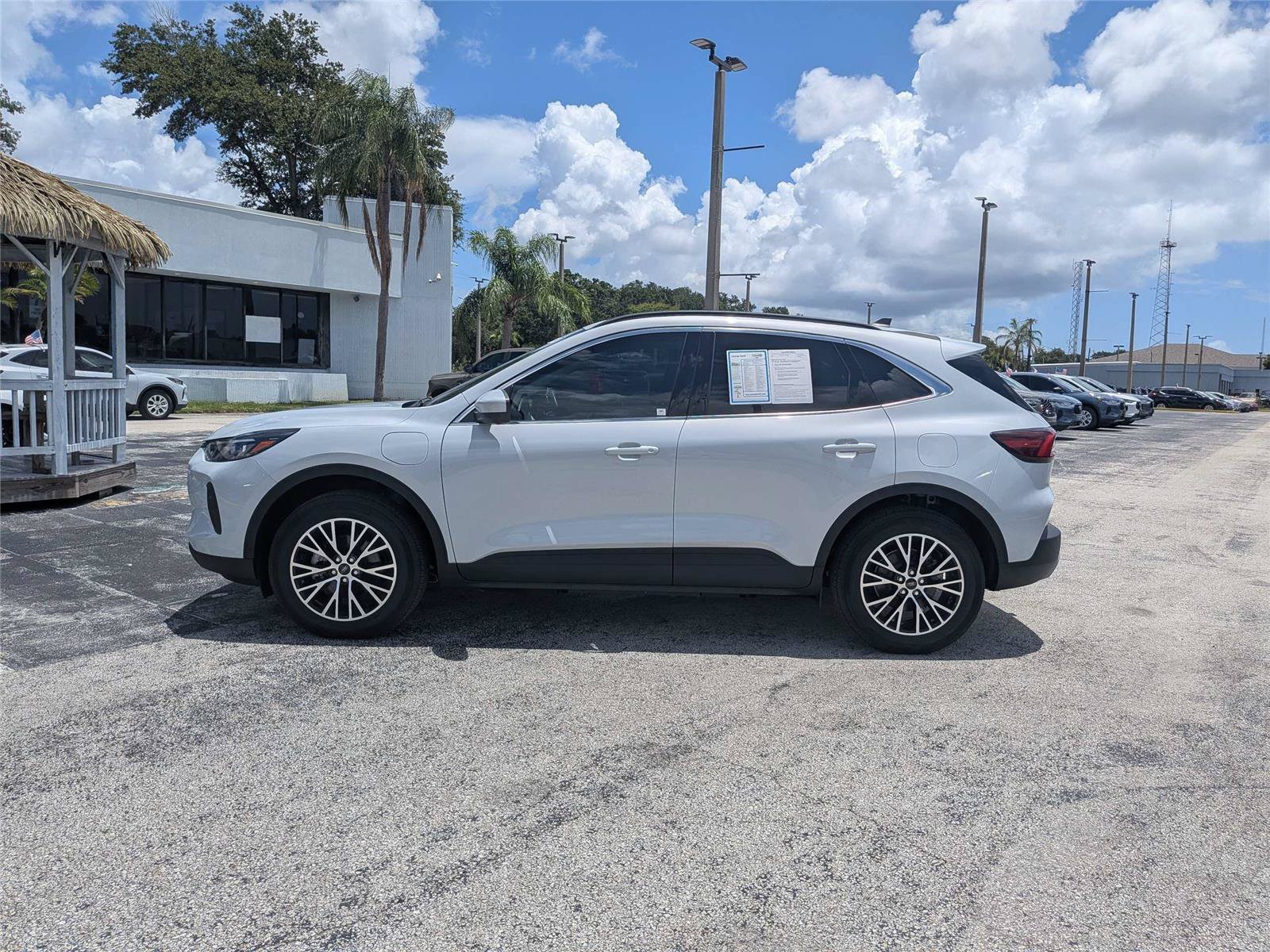 Certified 2025 Ford Escape SE w/ PHEV Premium Package FWD image 6