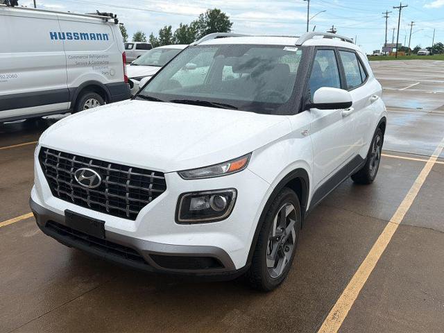 Used 2024 Hyundai Venue SEL FWD image 3