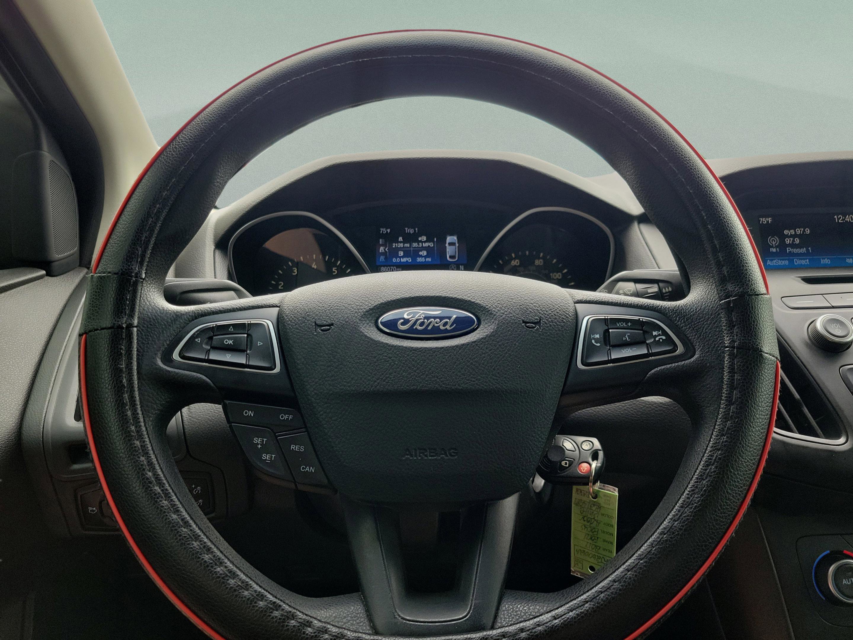 Certified 2017 Ford Focus SE FWD image 20