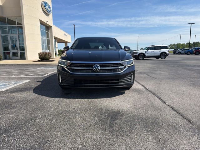 Used 2024 Volkswagen Jetta SEL FWD image 2