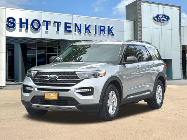 Certified 2022 Ford Explorer XLT w/ Equipment Group 202A RWD image 3