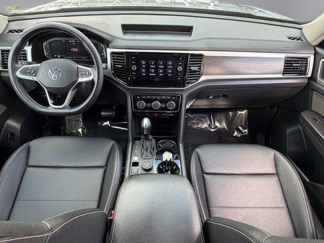 Used 2023 Volkswagen Atlas SE AWD/4WD image 3