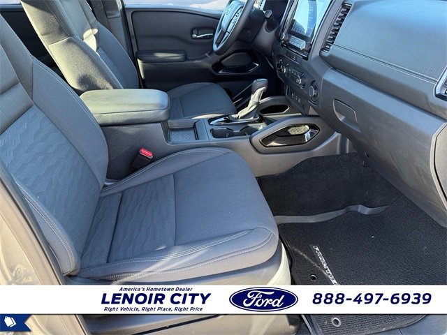 Used 2023 Nissan Frontier SV w/ Midnight Edition Package image 13