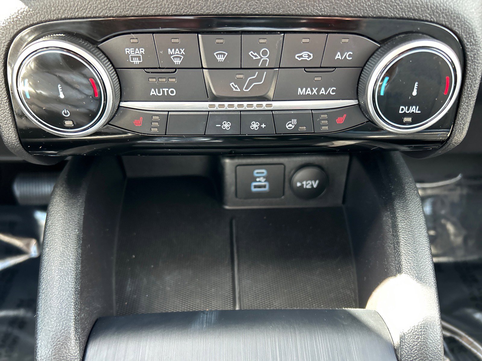 Certified 2022 Ford Escape SE w/ SE Sport Appearance Package AWD/4WD image 30