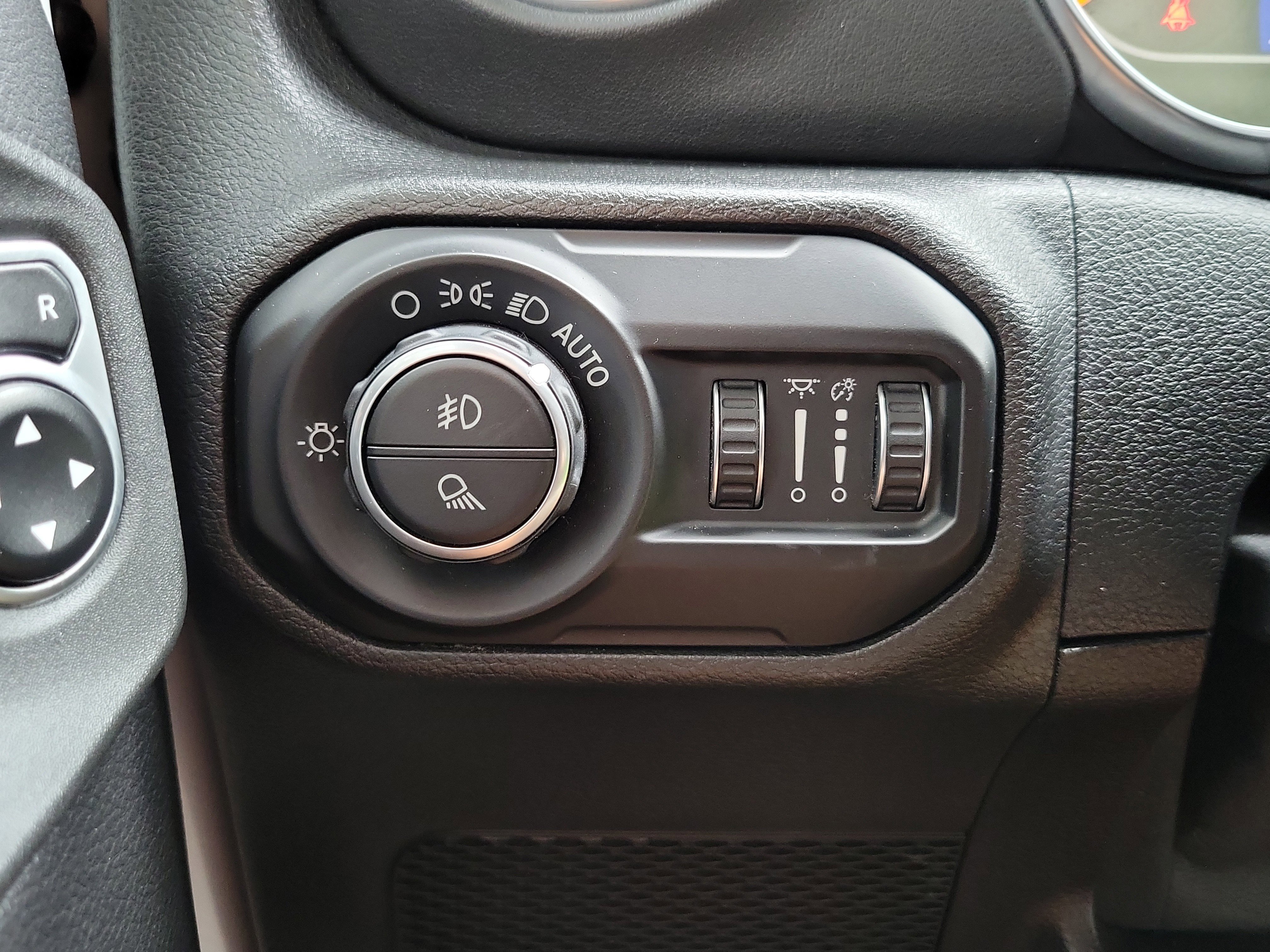 Used 2020 Jeep Gladiator Overland image 28