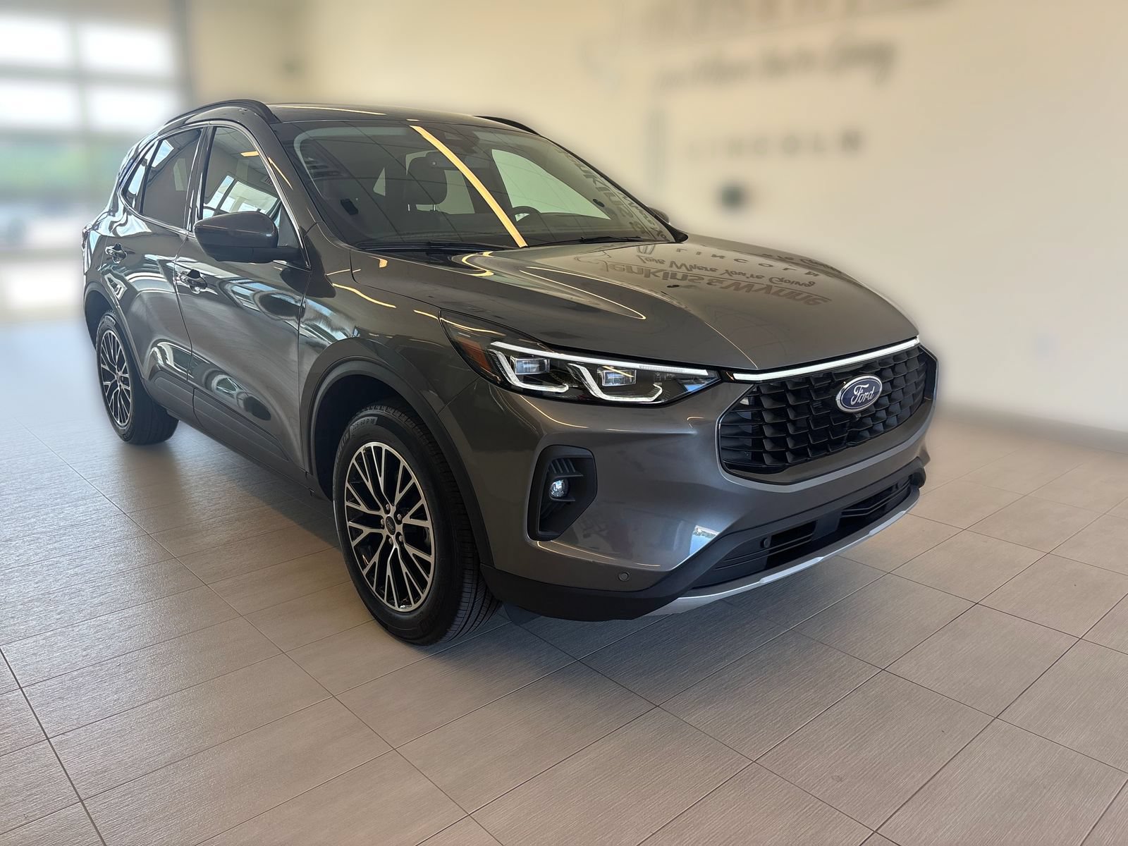 Certified 2025 Ford Escape SE w/ PHEV Premium Package FWD image 4