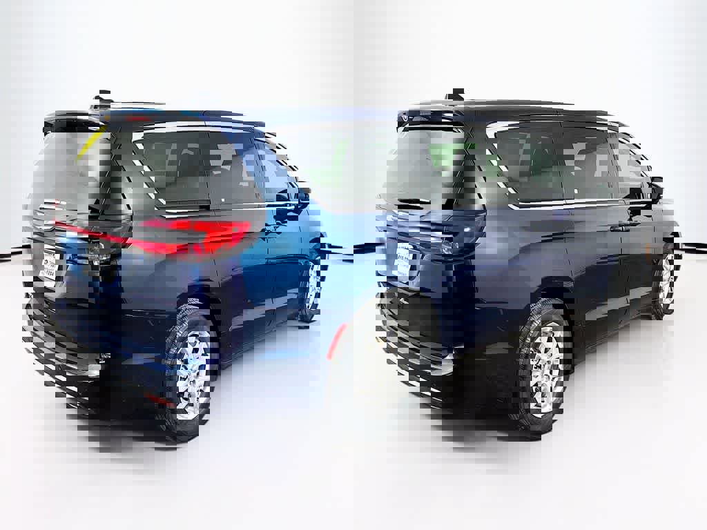 Used 2024 Chrysler Pacifica Touring-L image 25