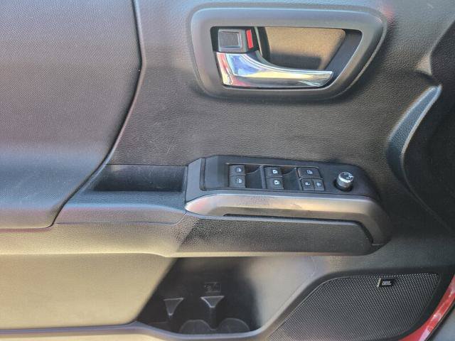 Used 2017 Toyota Tacoma TRD Sport AWD/4WD image 33