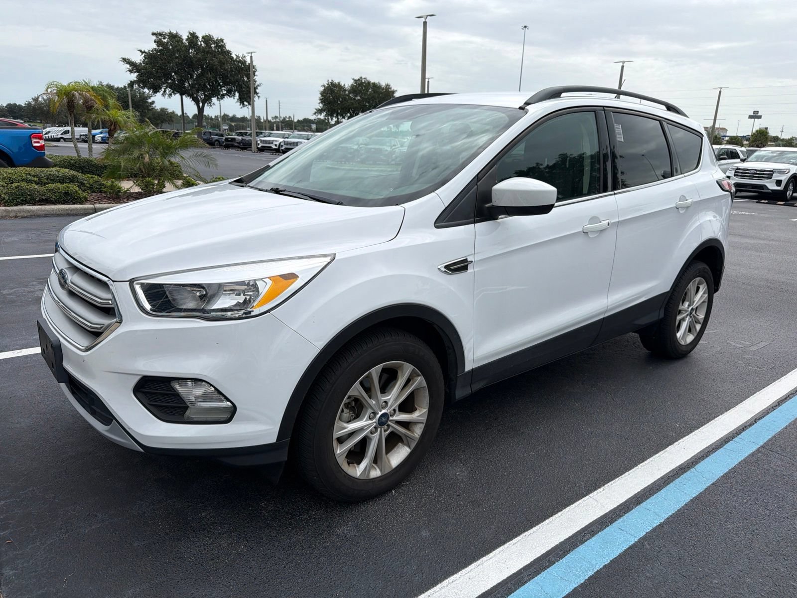 Certified 2018 Ford Escape SE w/ SE Sync 3 Package AWD/4WD image 6