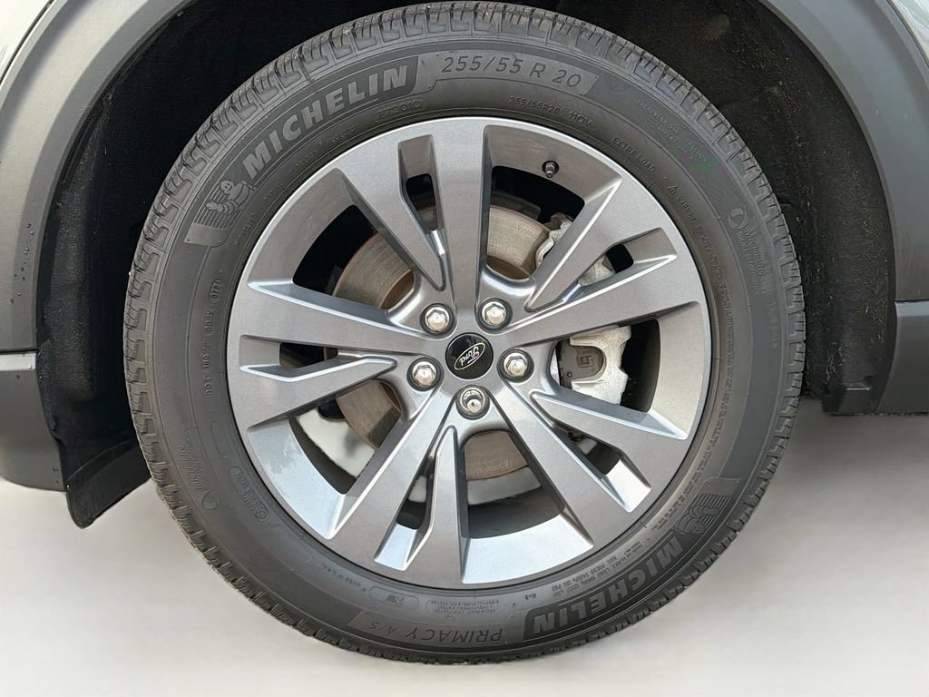 Certified 2024 Ford Explorer XLT w/ Equipment Group 202A AWD/4WD image 33