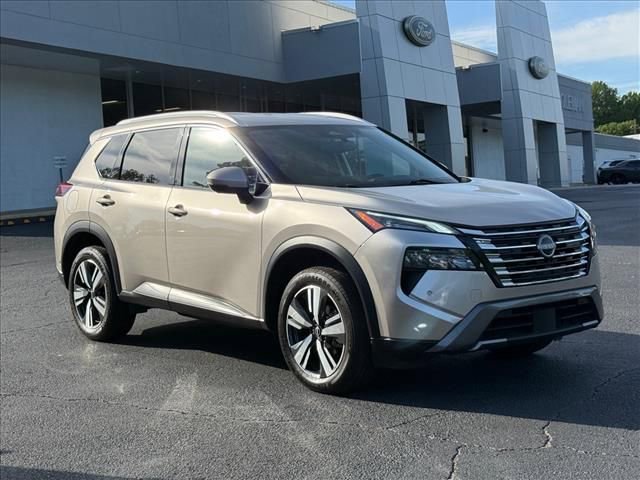 Used 2024 Nissan Rogue SL AWD/4WD image 2