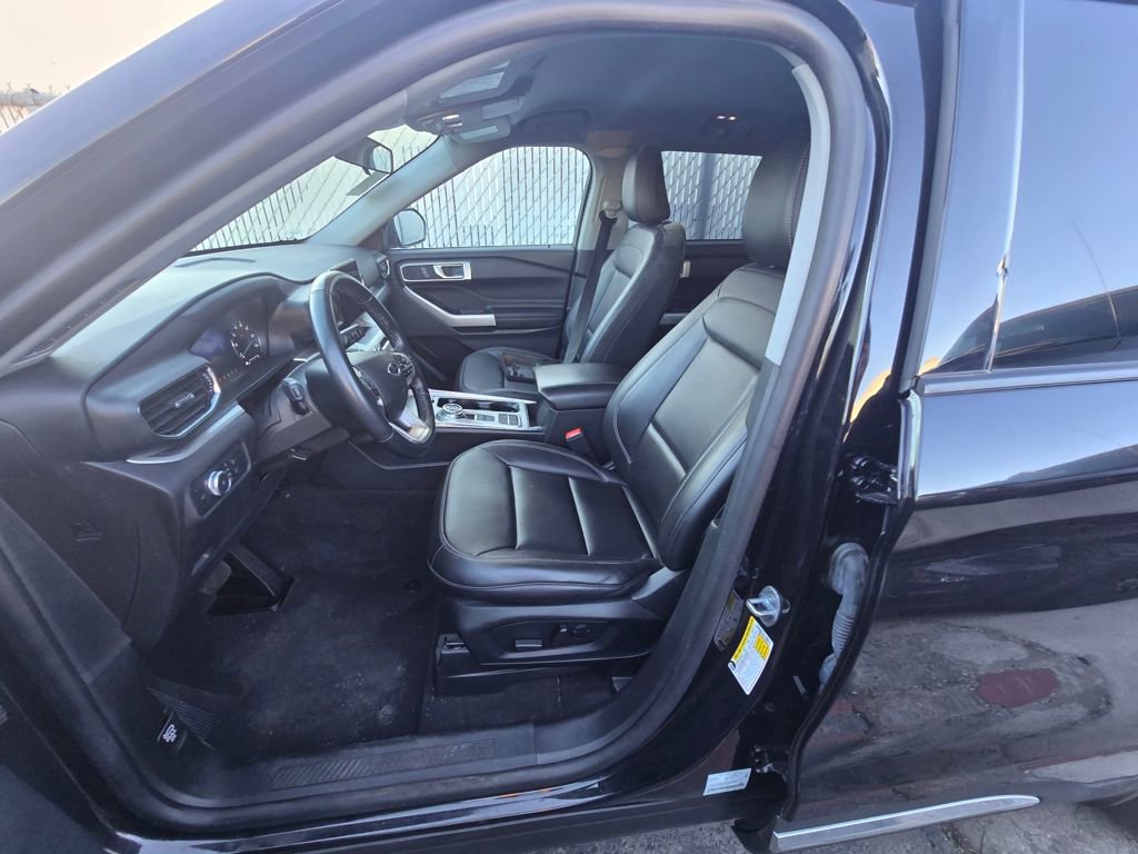 Certified 2022 Ford Explorer XLT w/ Equipment Group 202A image 10