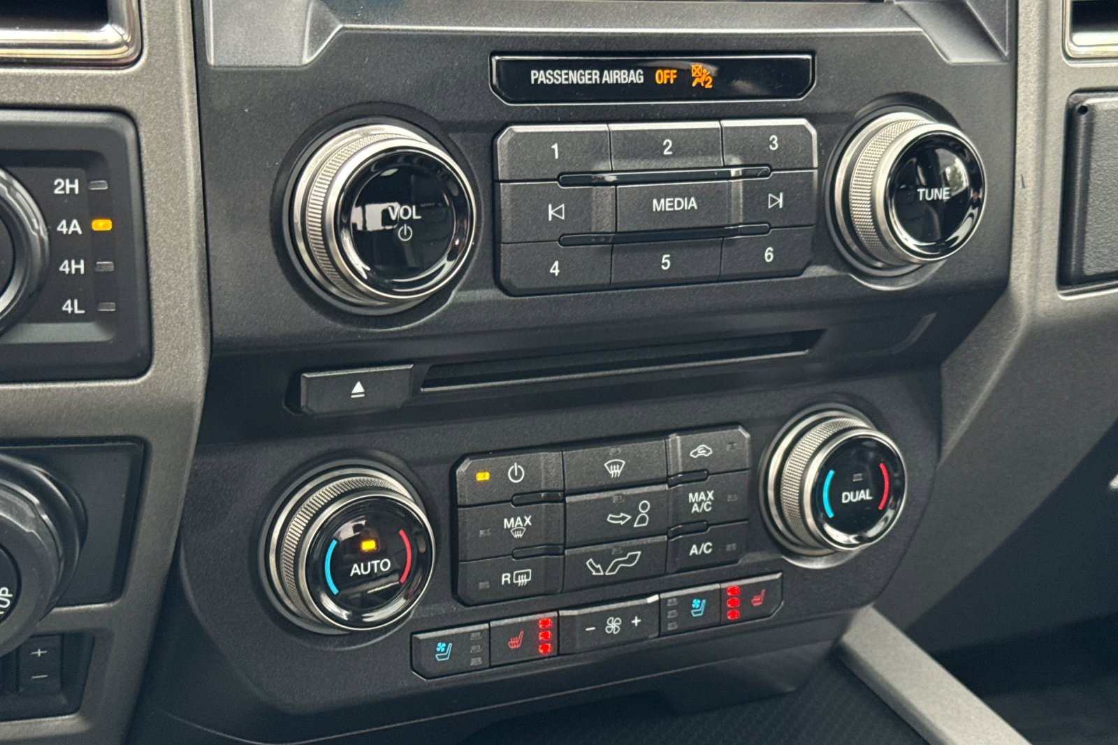 Certified 2018 Ford F150 Raptor w/ Equipment Group 802A Luxury image 21