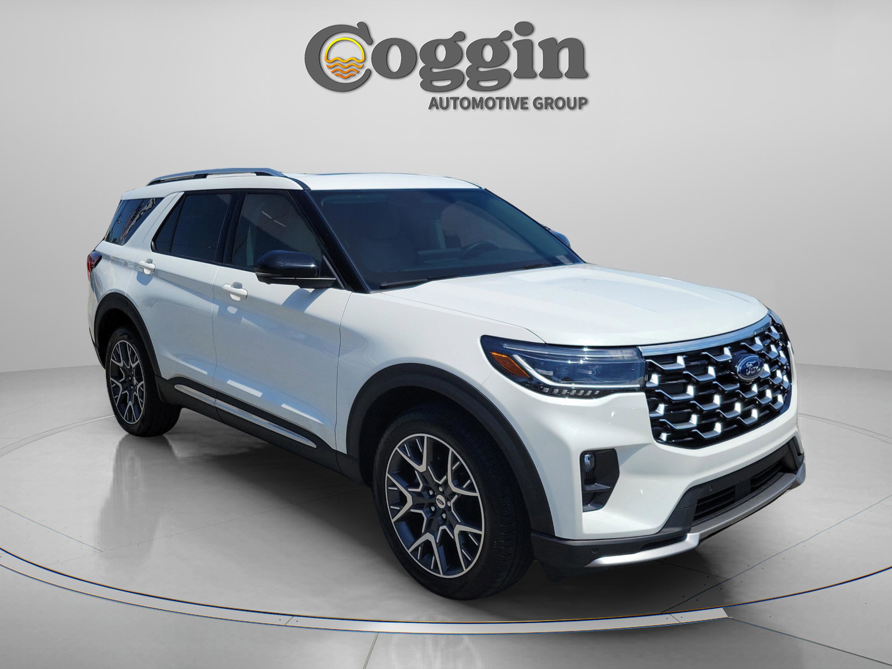 Certified 2025 Ford Explorer Platinum w/ Ultimate Package AWD/4WD image 4