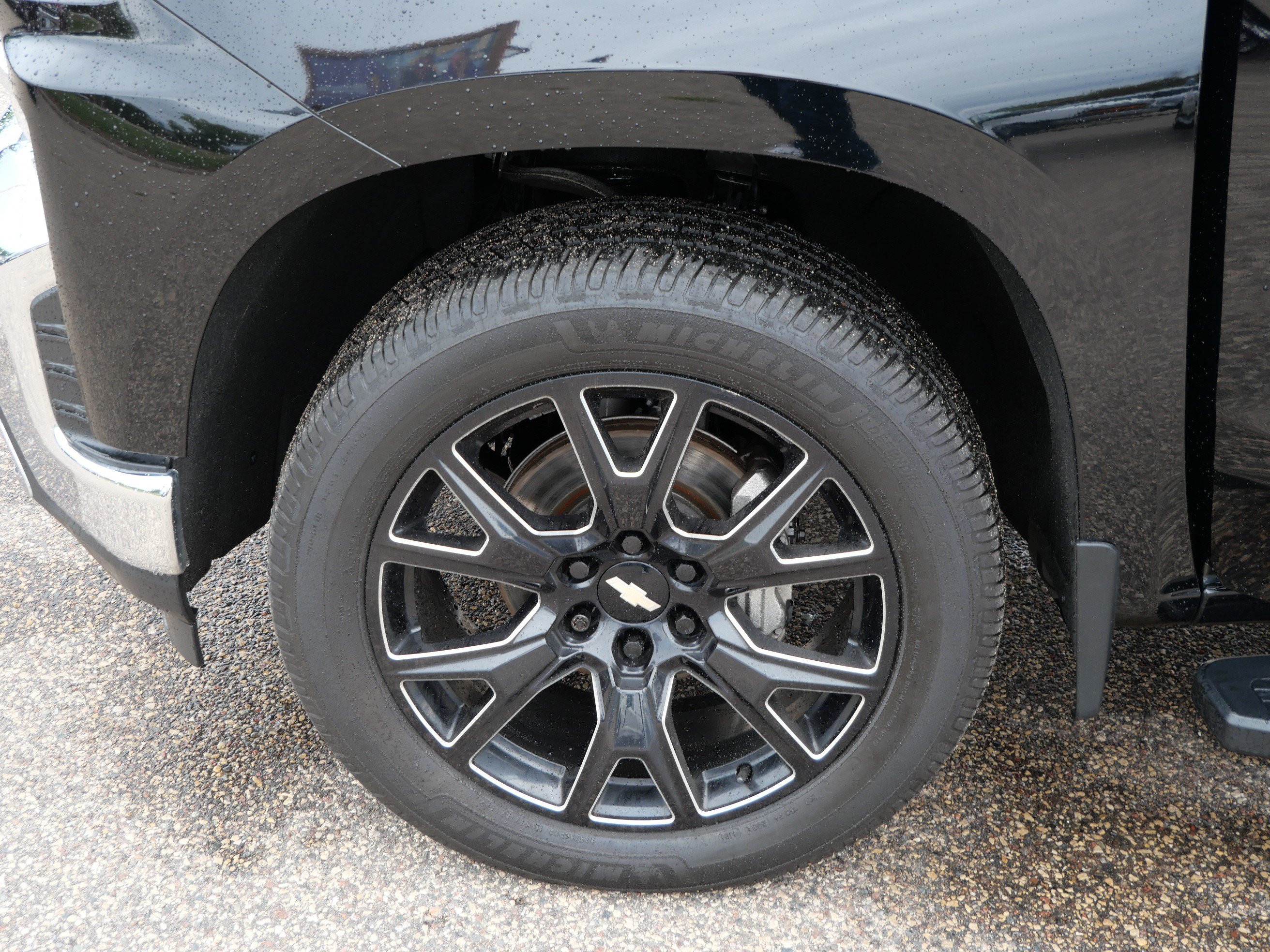 Used 2022 Chevrolet Silverado 1500 LTZ w/ LTZ Convenience Package II AWD/4WD image 15