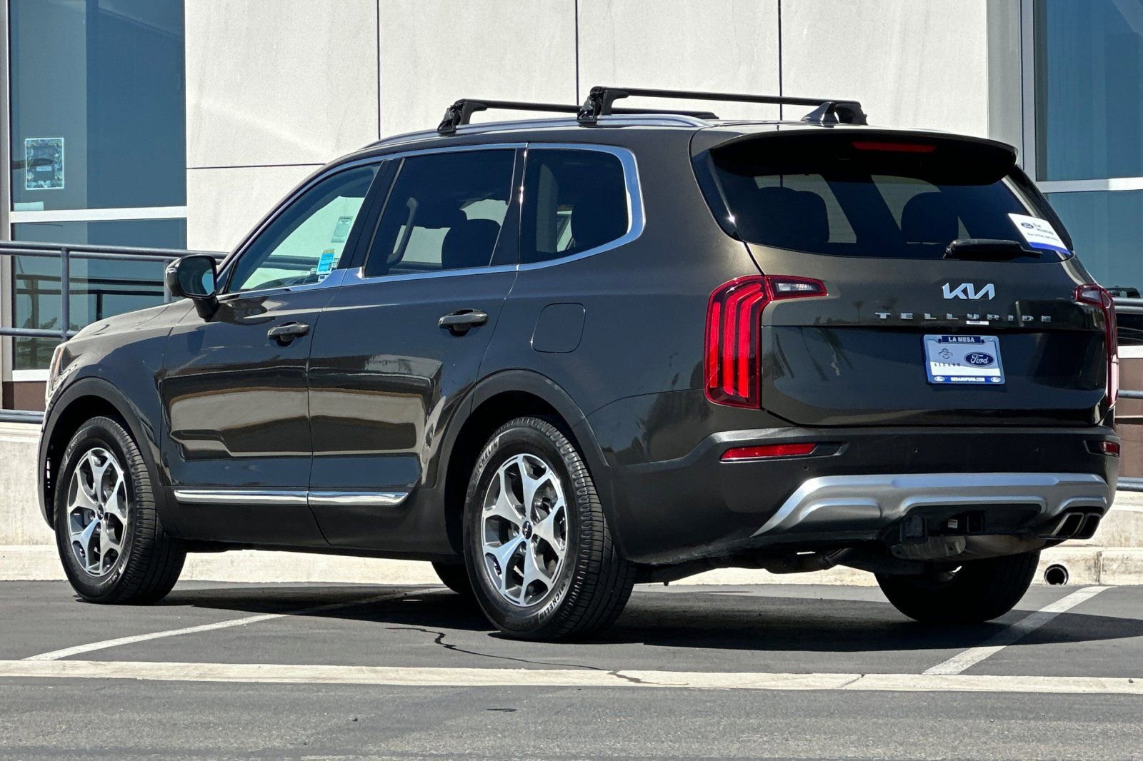 Used 2022 Kia Telluride EX w/ Towing Package FWD image 5