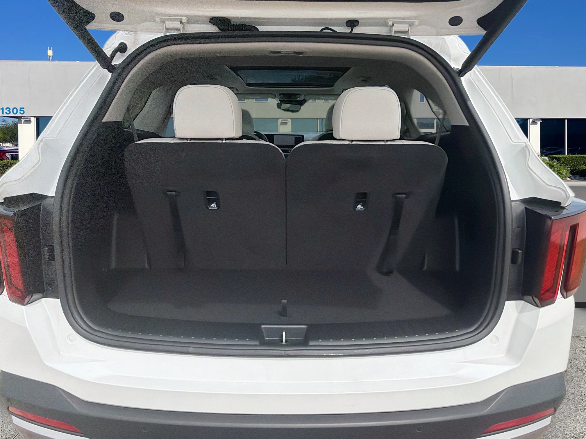 Used 2025 Kia Sorento EX w/ EX Panoramic Sunroof Package FWD image 9