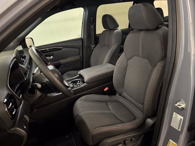 Used 2023 Honda Pilot Sport image 16