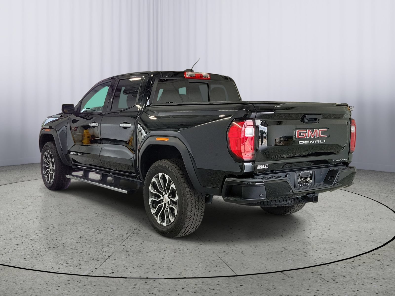 Used 2025 GMC Canyon Denali AWD/4WD image 3