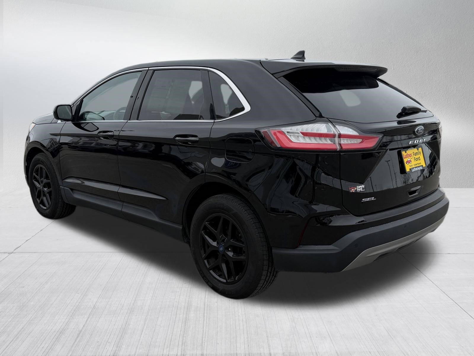 Certified 2022 Ford Edge SEL w/ Cold Weather Package image 3