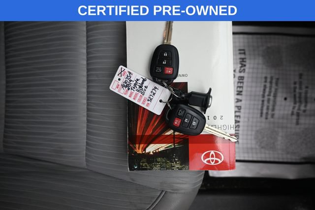 Used 2019 Toyota Highlander Plus AWD/4WD image 12