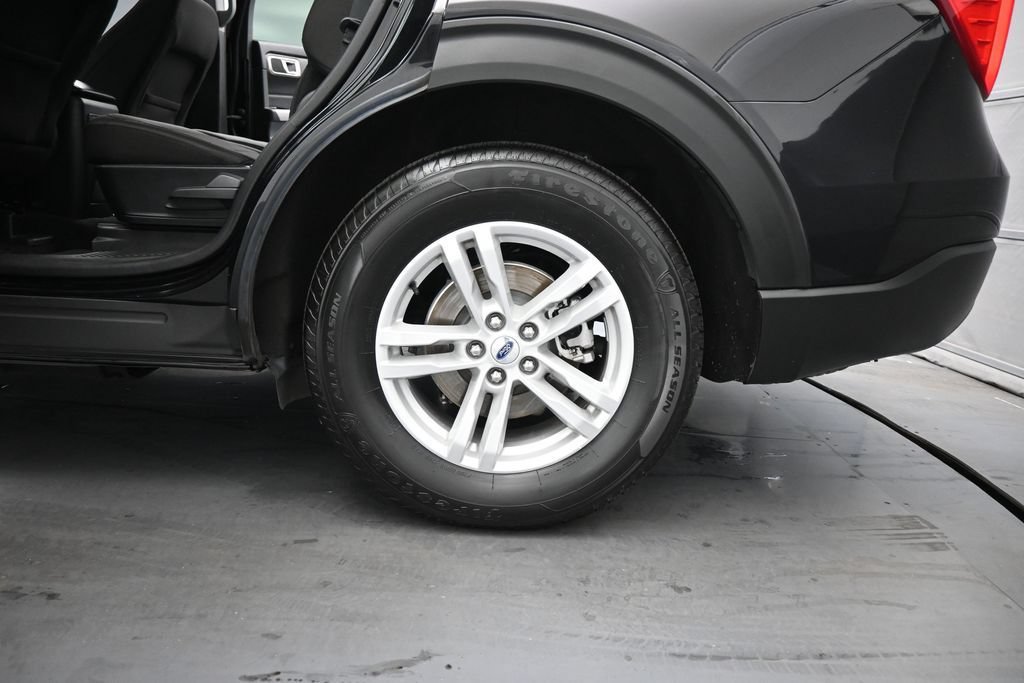 Certified 2024 Ford Explorer XLT RWD image 17