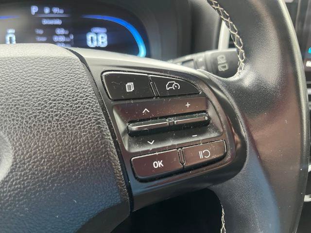 Used 2023 Hyundai Venue Limited FWD image 21