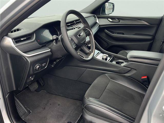 Used 2025 Jeep Grand Cherokee L Altitude AWD/4WD image 9