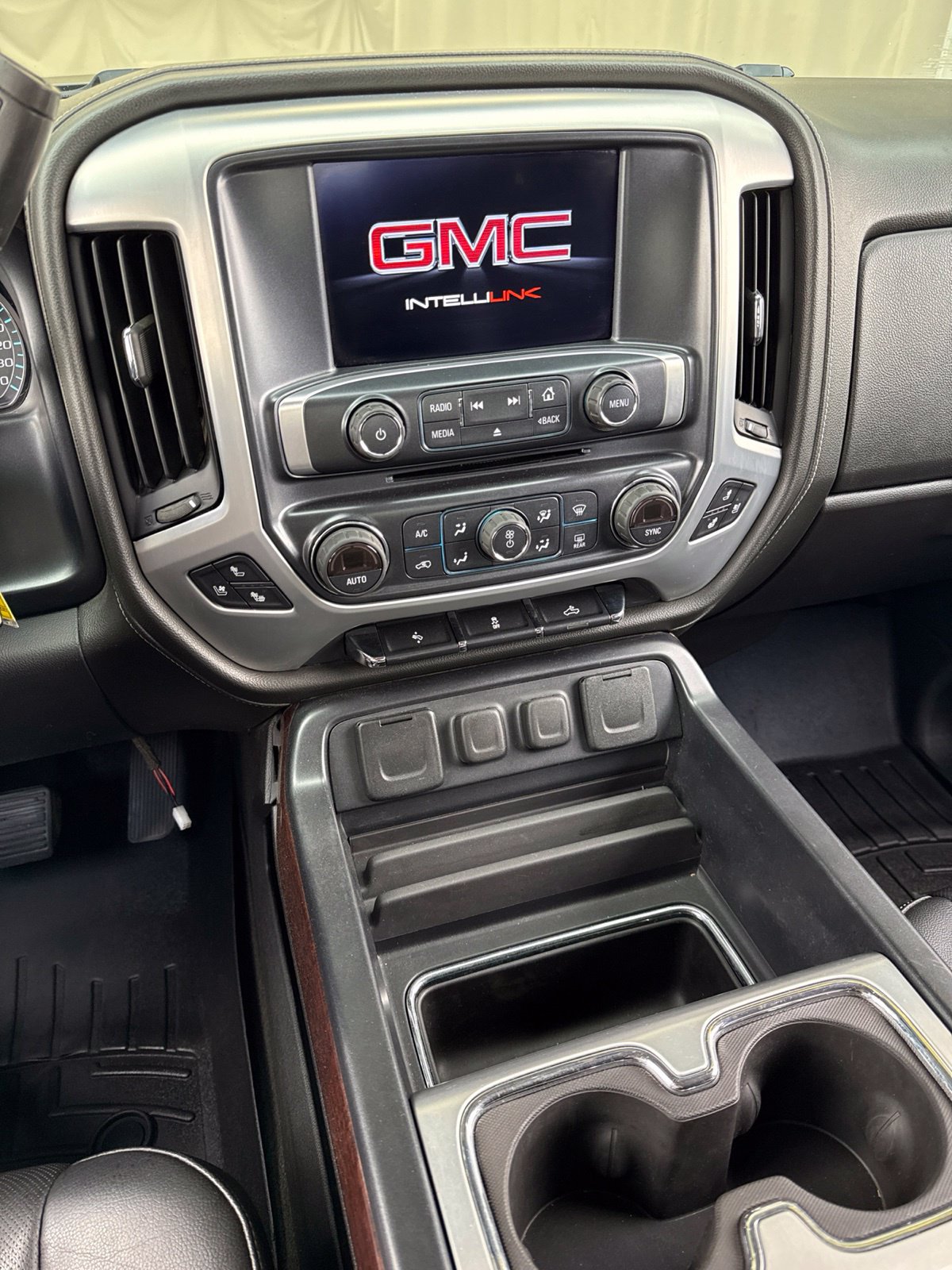 Used 2017 GMC Sierra 2500 SLT w/ Snow Plow Prep Package AWD/4WD image 19
