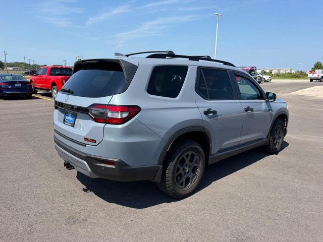 Used 2025 Honda Pilot TrailSport image 5