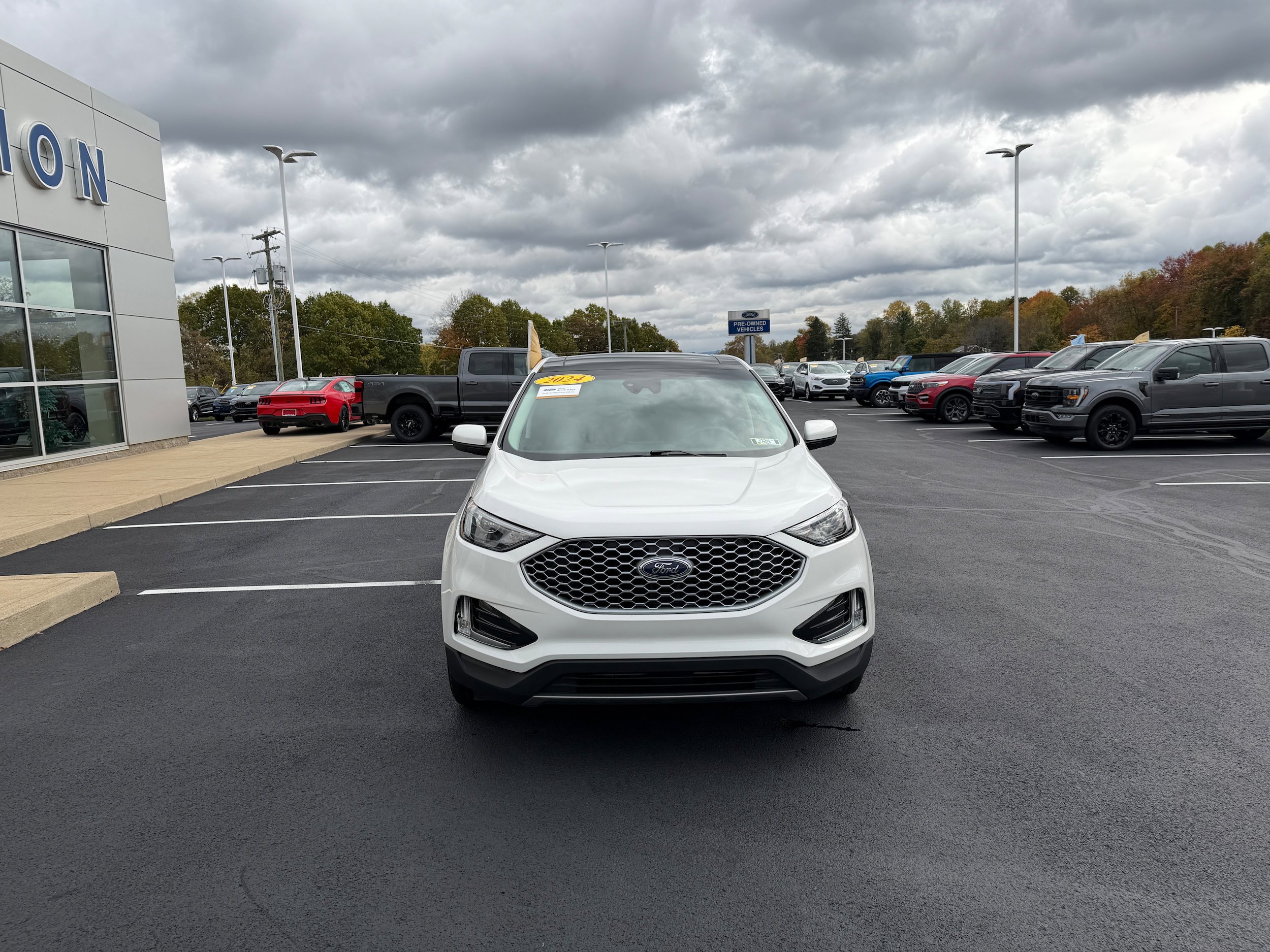 Certified 2024 Ford Edge SEL w/ Convenience Package AWD/4WD image 2