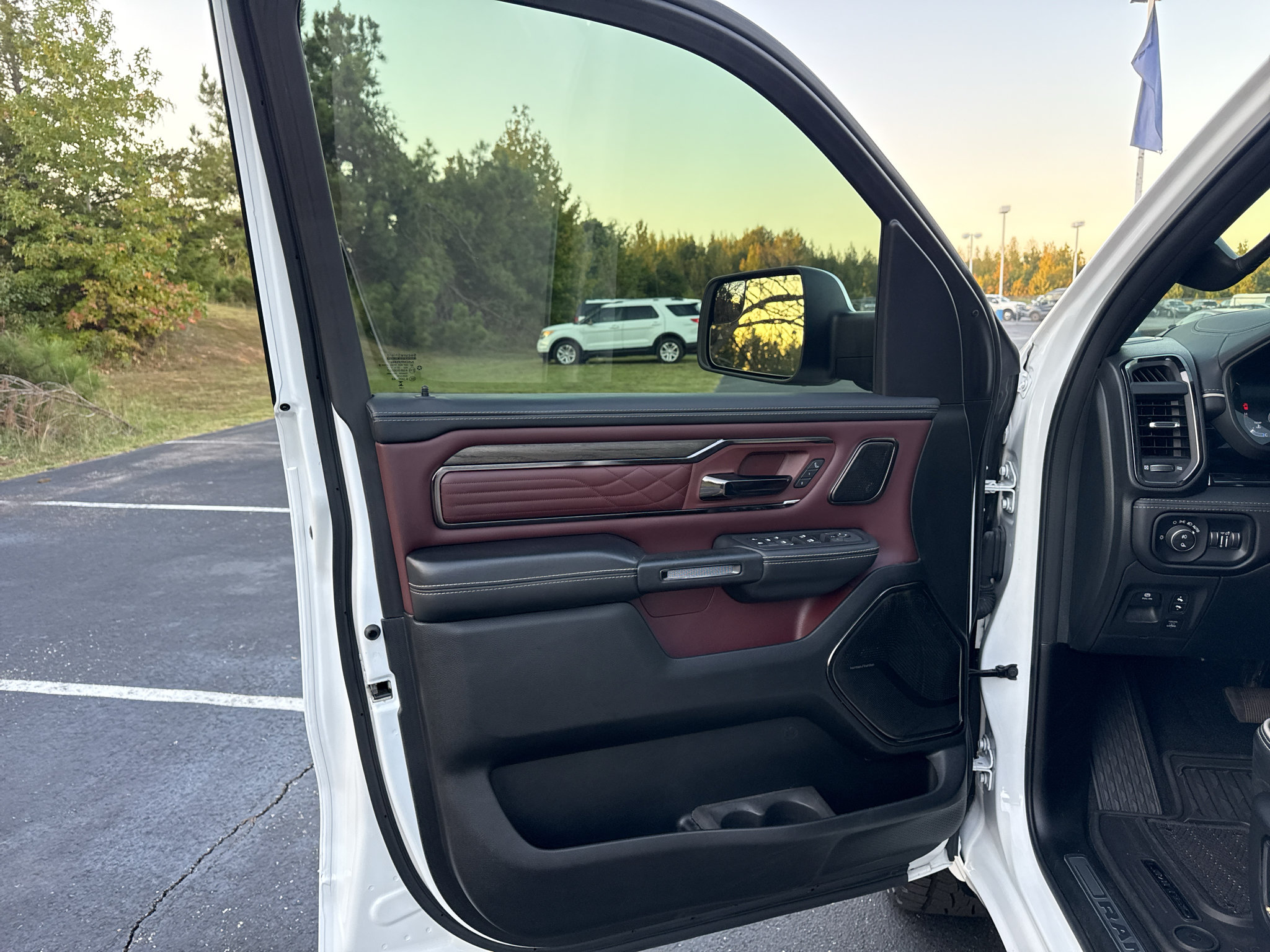 Used 2025 RAM 1500 Limited AWD/4WD image 21