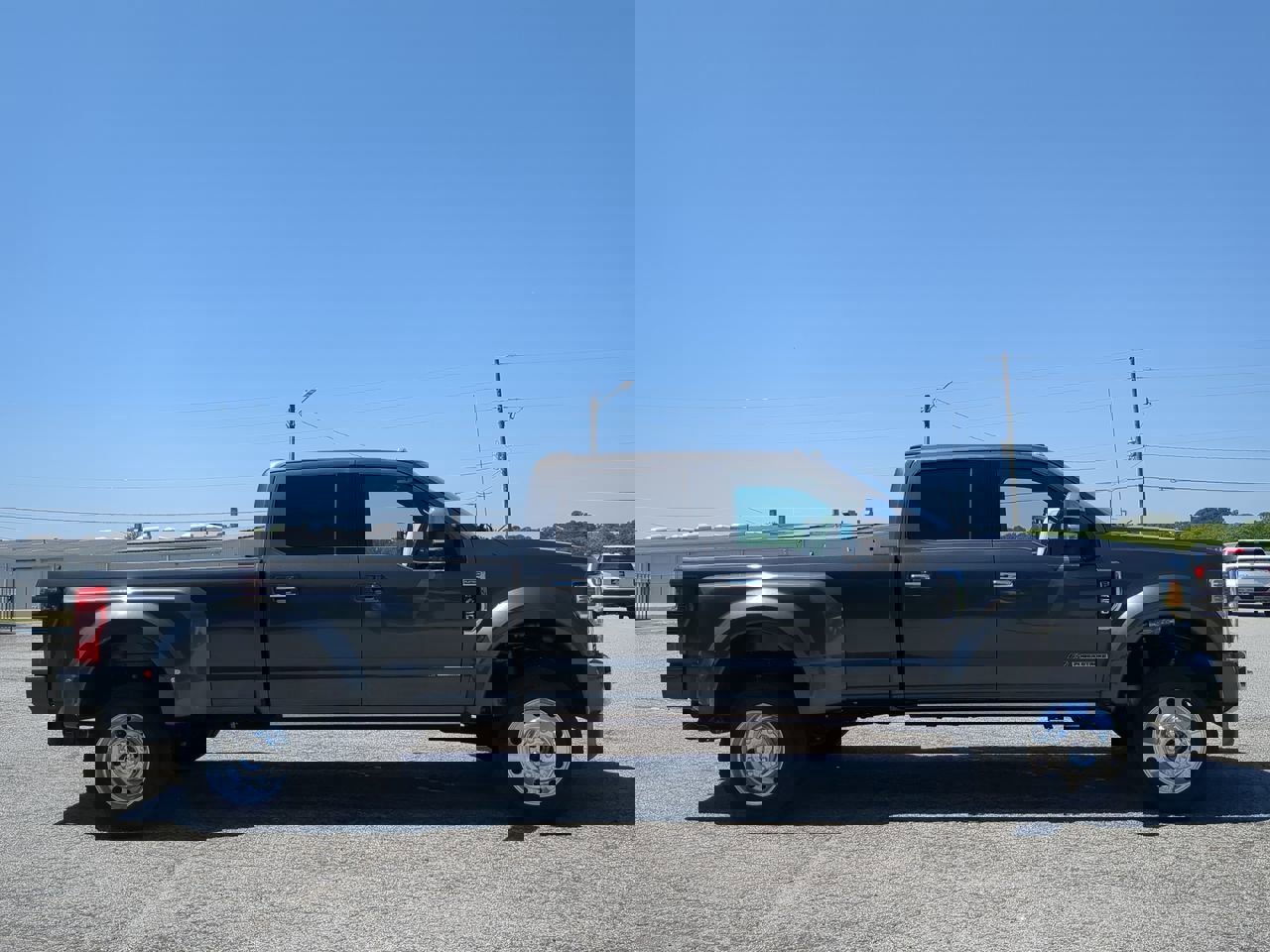 Certified 2020 Ford F450 Platinum w/ FX4 Off-Road Package image 5