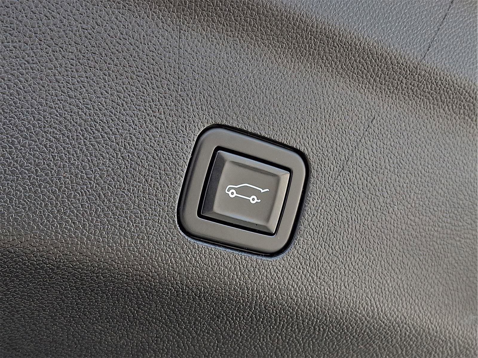 Used 2021 Chevrolet Tahoe RST w/ Luxury Package image 30