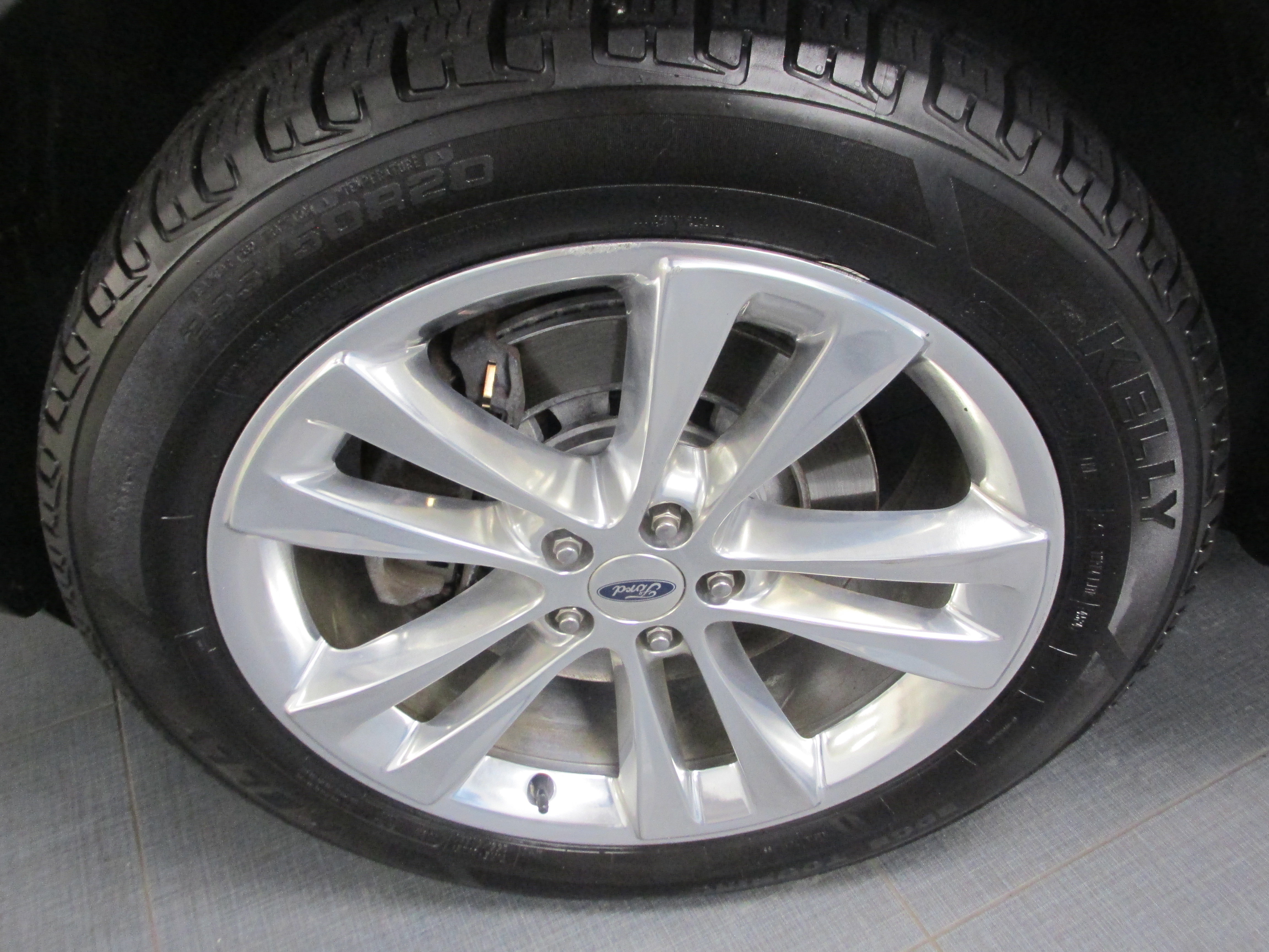 Certified 2018 Ford Explorer XLT w/ Equipment Group 202A image 13