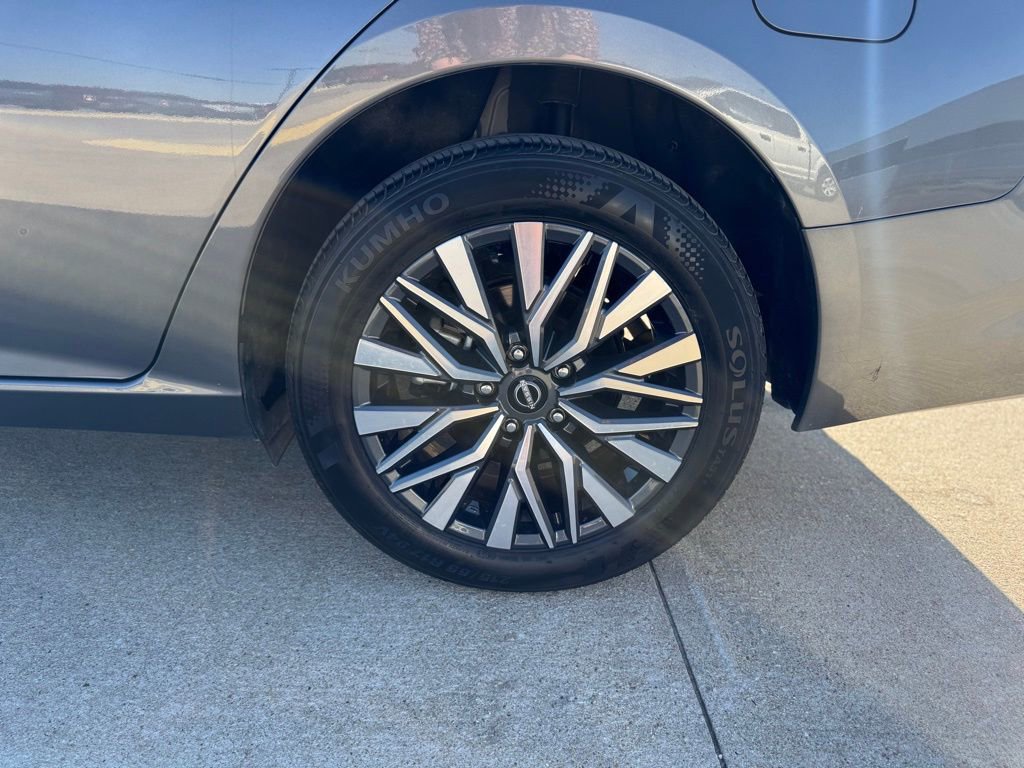 Used 2025 Nissan Altima 2.5 SV image 9